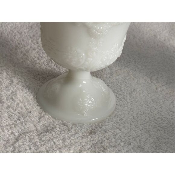 Vintage EO Brody White Milk Glass M4300 Pedestal Vase/Grape Vine - Picture 3 of 11